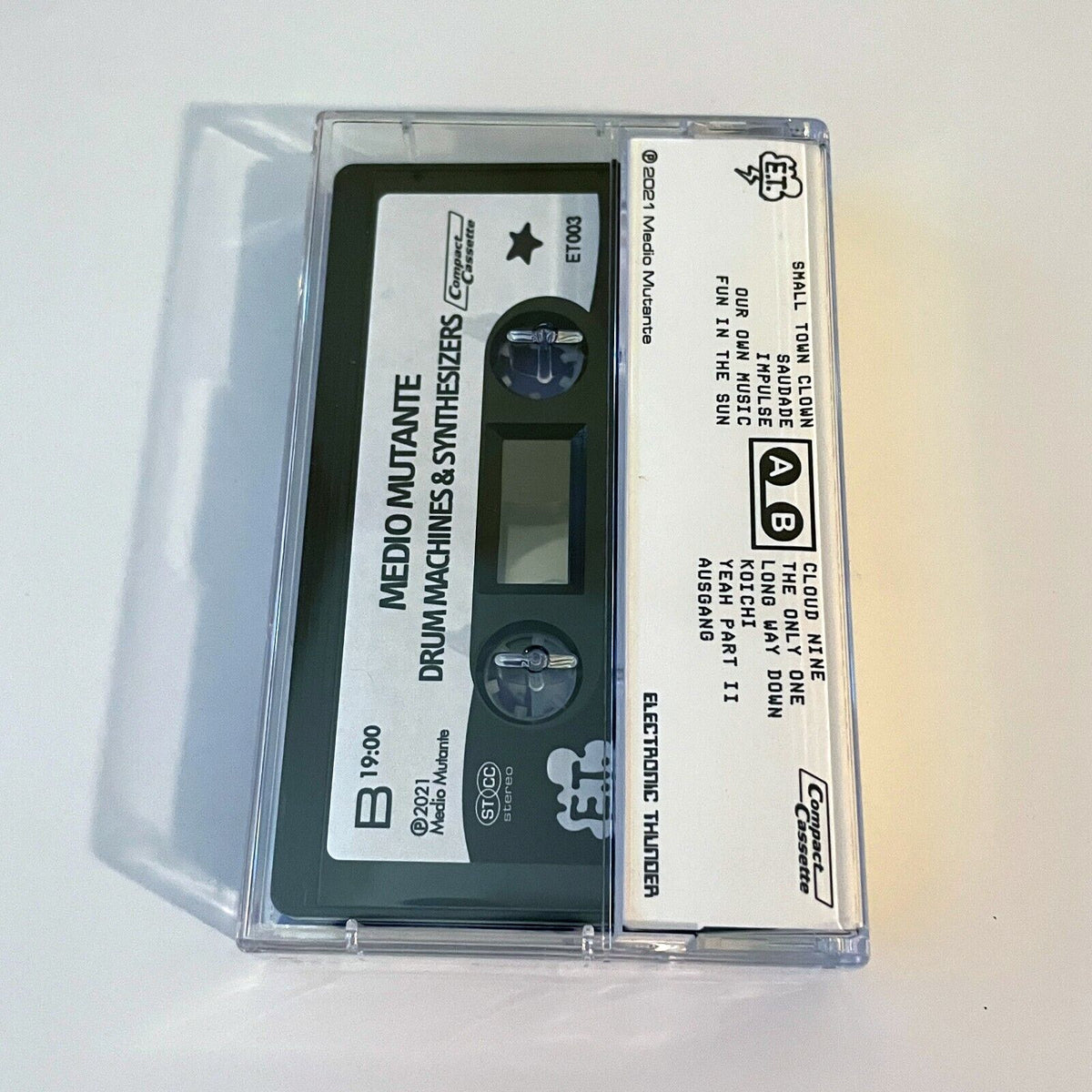 Medio Mutante "Drum Machines & Synthesizers" cassette album